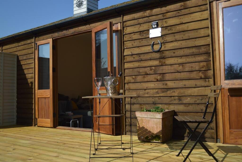 The Stable - Boutique Rural Retreat For Two Apartment Clapham  Exterior photo